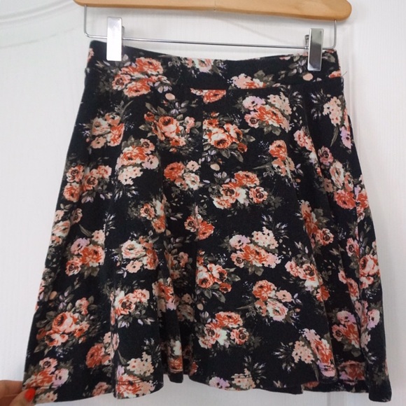 FLORAL HIGH WAISTED SKATER SKIRT - Picture 5 of 6